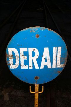derail1.jpg