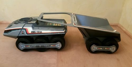 vintage-1979-milton-bradley-big-trak-transport-w-trailer-8ec8bd34425f85f6d2e1397cf2da24a1.jpg