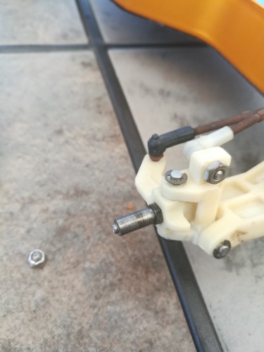 But this happened yesterday. I may have overtightened the metal nut.