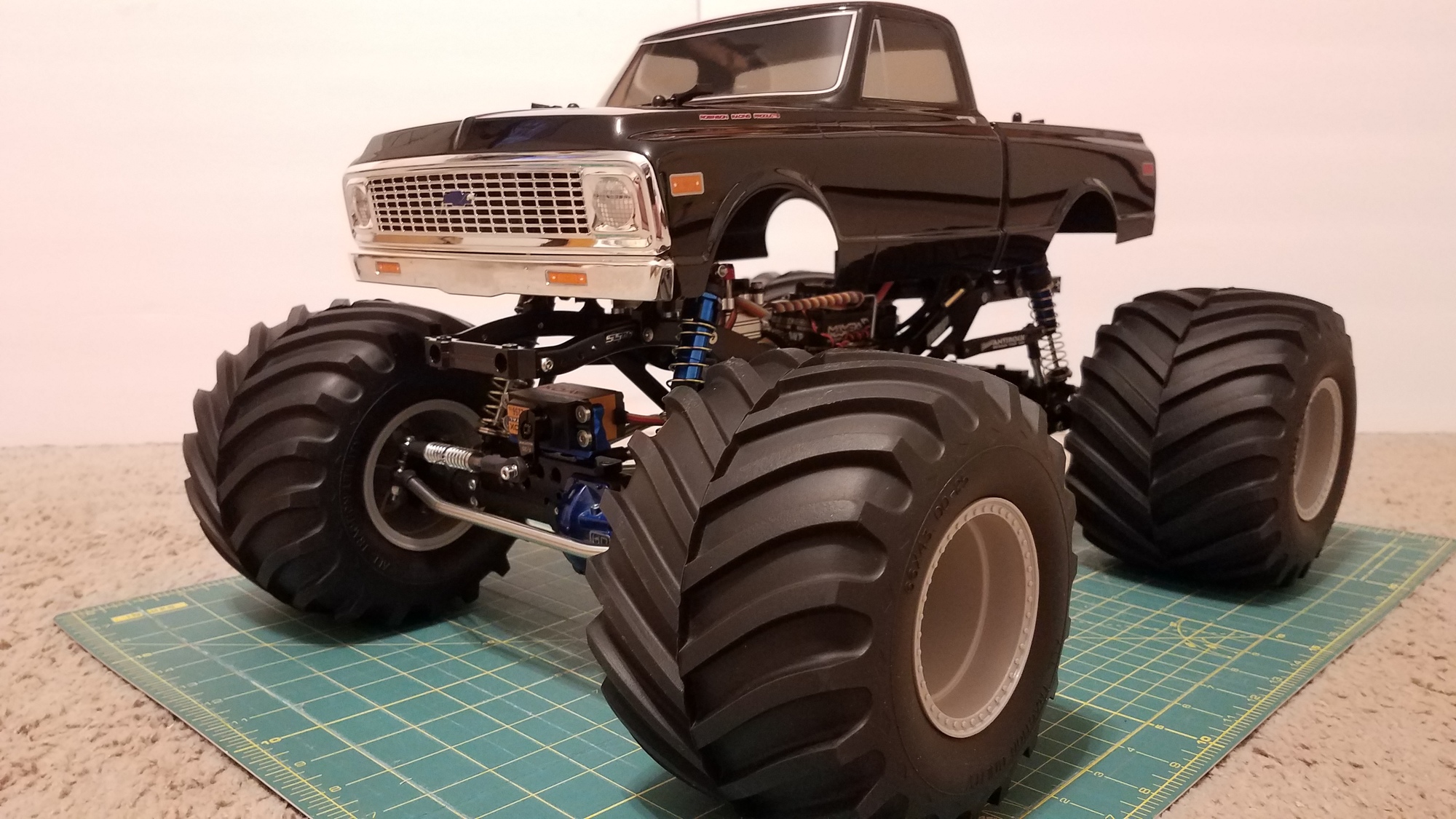 Scx10 shop monster truck