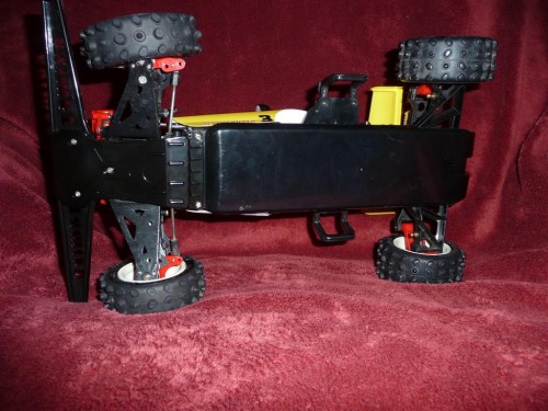 This apparently is a Supershot skidplate.  Makes everything nice and clean on the bottom. :)
