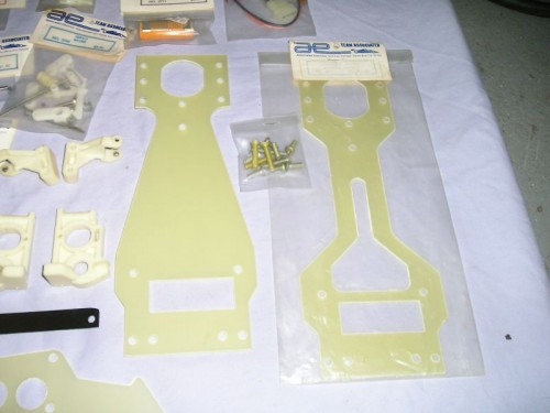 Wedge chassis on left, weightsaver on right.