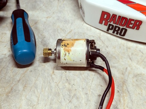 kyosho-raider-pro-mega-motor-16x2-burned.jpg