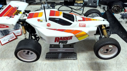 kyosho-raider-pro-repainted-scorpion-wheels.jpg