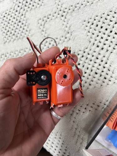 novak_servos_1.jpg