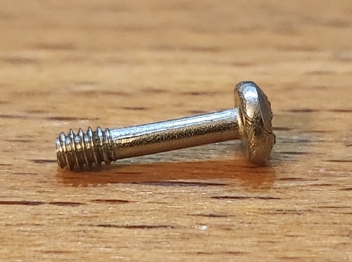 shoulder screw opposite 1.jpg