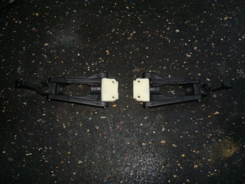 Rear arms on pivot blocks