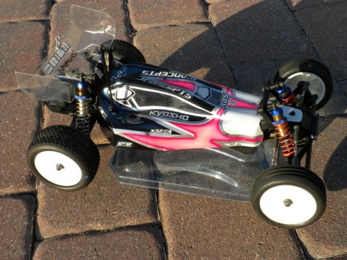 The middle son races for Kyosho