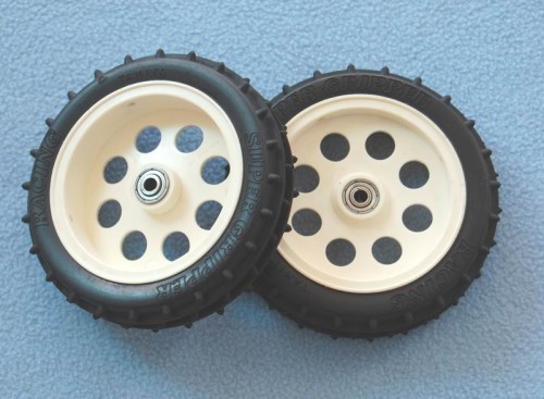 tamiya wildone front wheels with tamiya super gripper pin tires bearings fits kyosho ultima.JPG