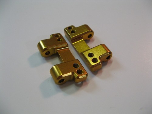 RC10 Rear Suspension Arm Mount Set 001.jpg