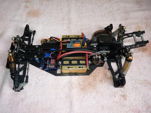 Kyosho Lazer, LiPo Saddles (2).JPG