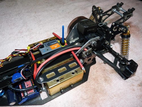 Kyosho Lazer, LiPo Saddles (3).JPG