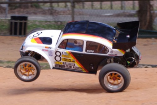 rc10beetle on track (11).JPG