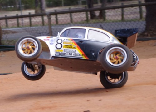 rc10beetle on track (7).JPG