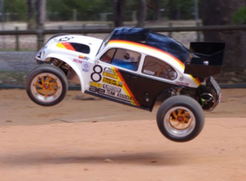 rc10beetle on track (5).JPG