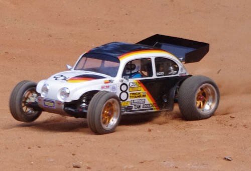 rc10beetle on track (1).JPG