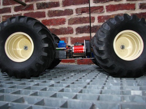 Yes, it does run upside-down too. Yes, I tried it :)