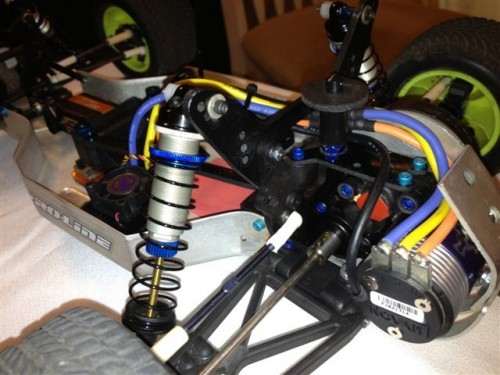 Associated RC10T (big bore shocks, T4 hubs and steering) 006_small.JPG