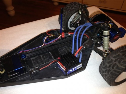 Associated RC10B3 (V1 shocks, Airtronics servo, Rx, Tx) 004_small.JPG