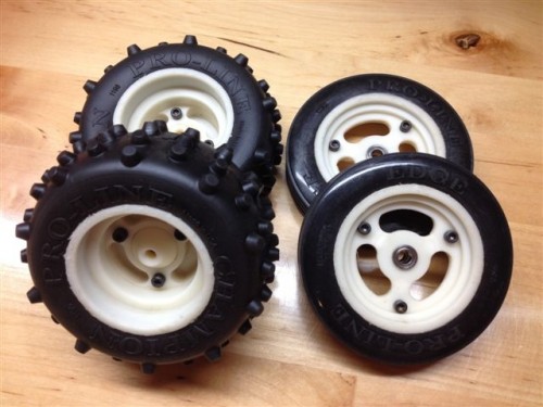 Associated RC10 (rerelease tires) 001_small.JPG