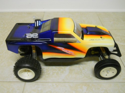 1 Put the blue wheels and trans on this truck..jpg